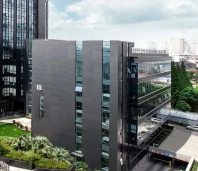 既有建筑节能改造中微气候调节材料的选型与施工要点